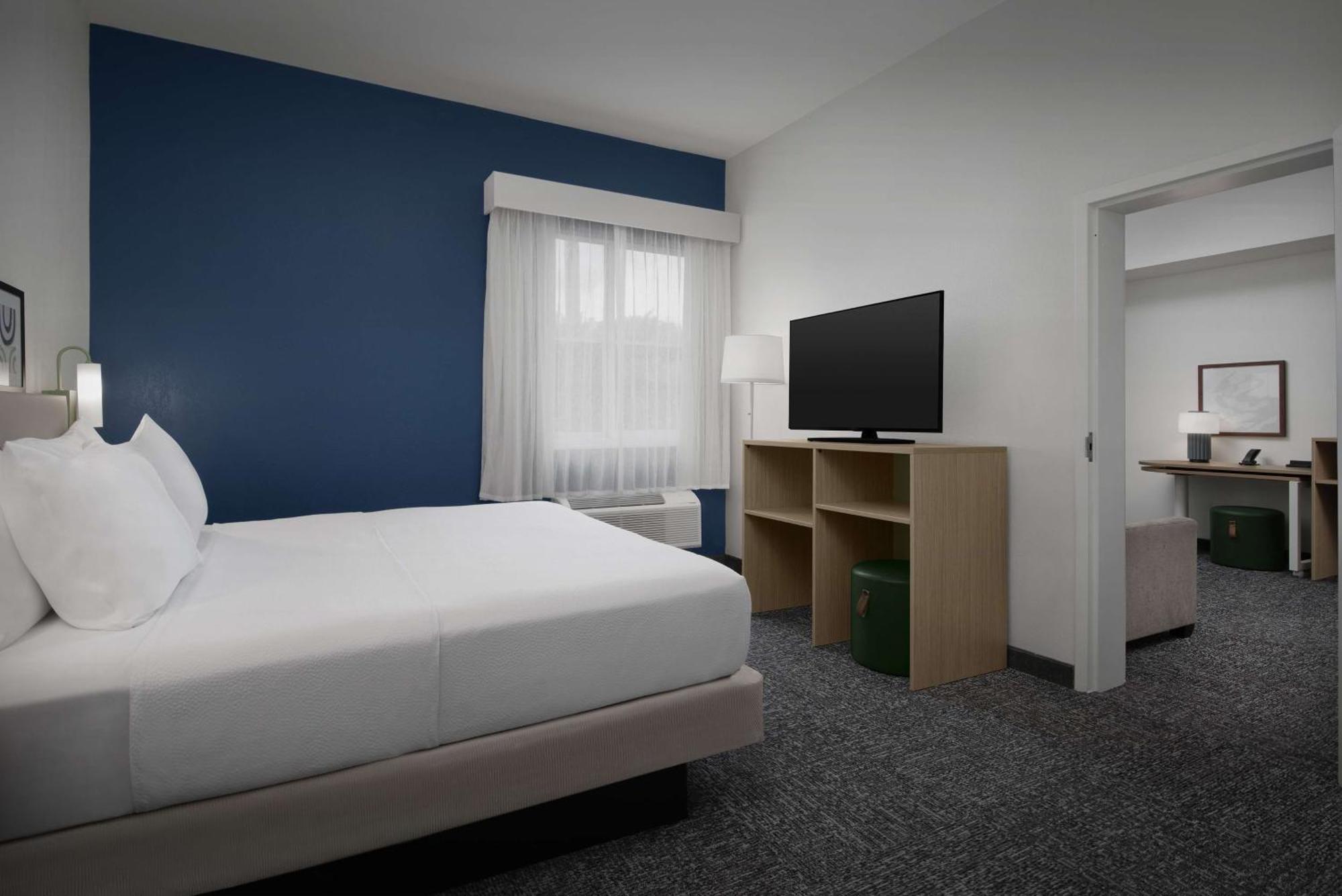Spark By Hilton Miami Doral 3*