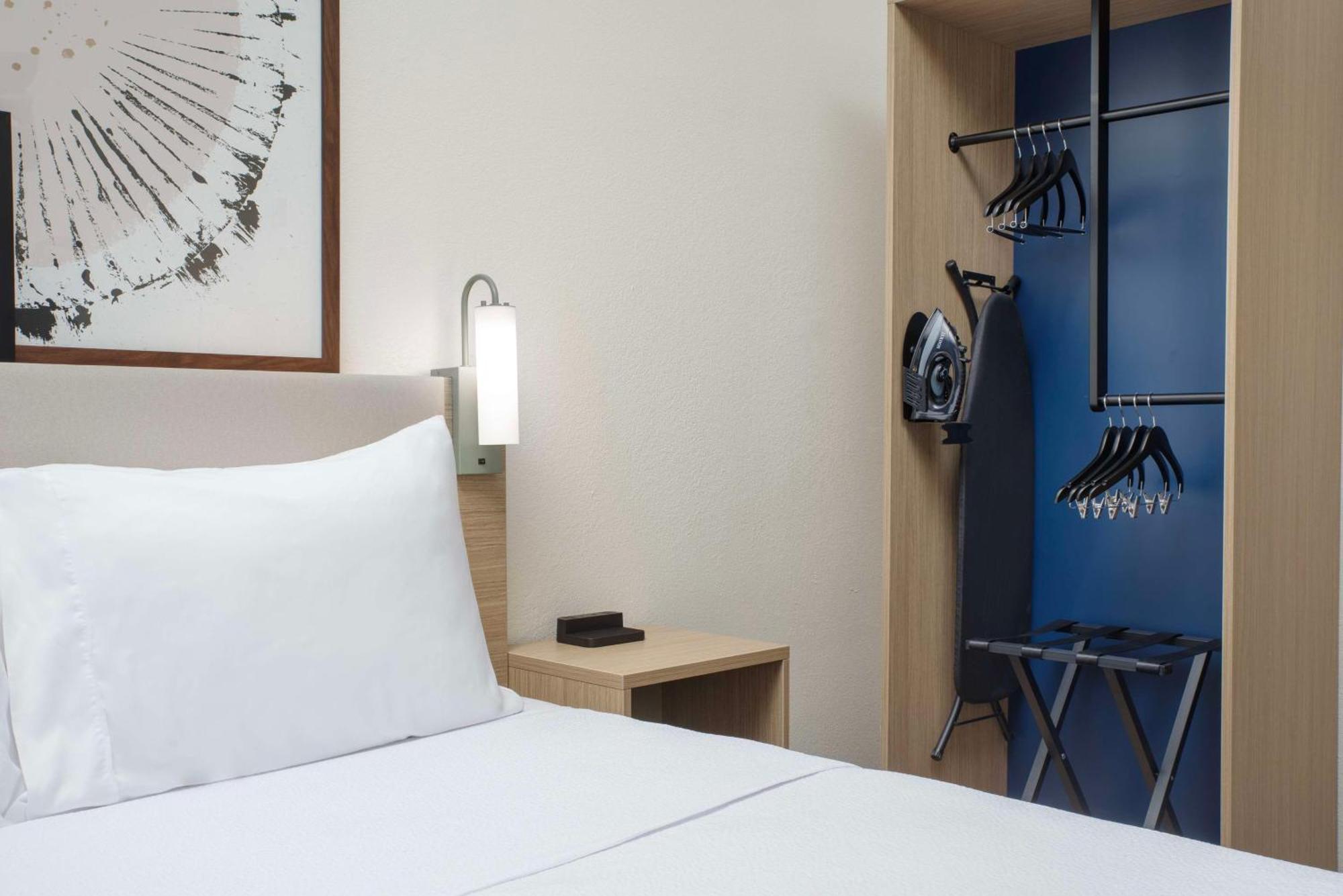 Hotel Spark By Hilton Miami Doral