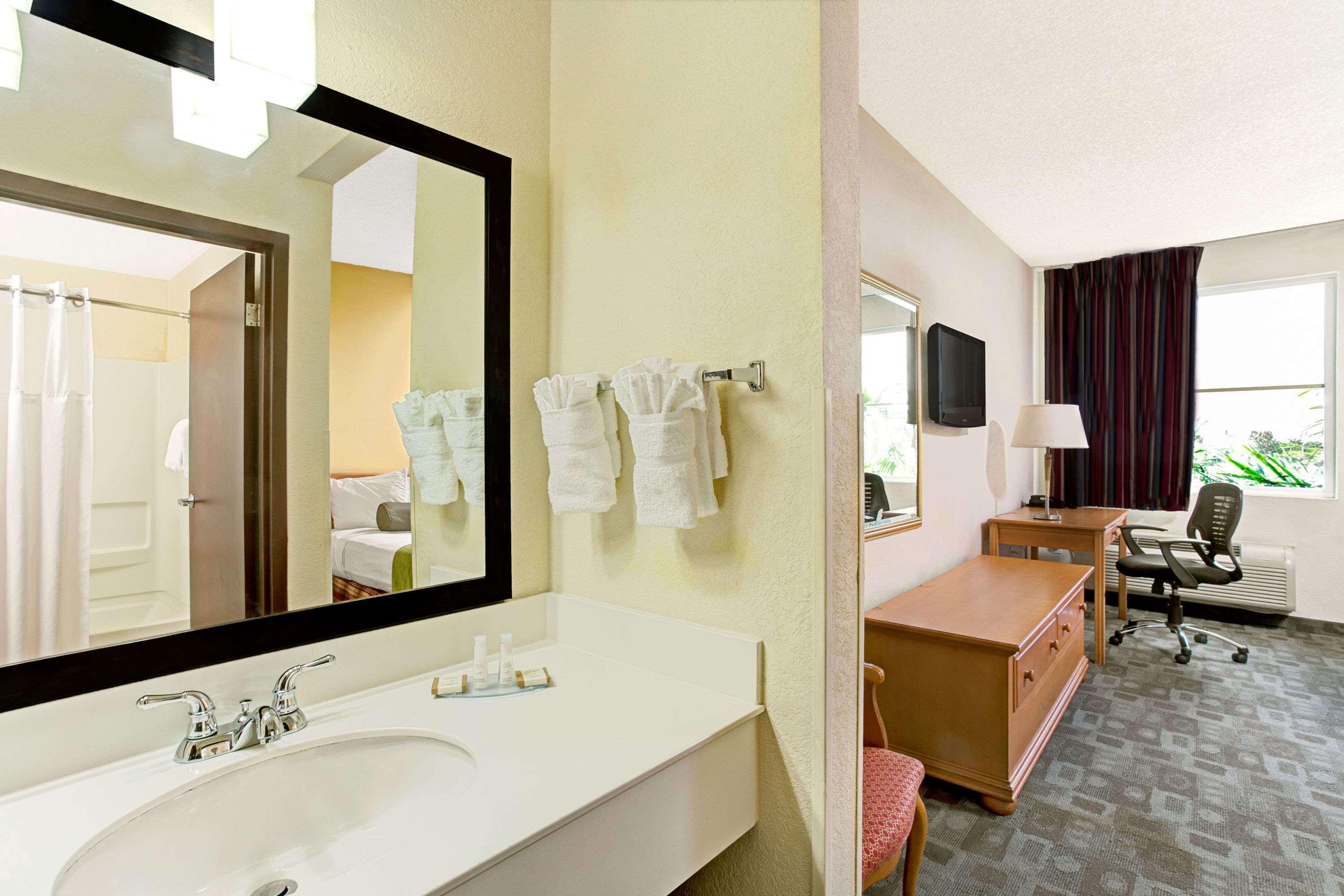 Hotel Spark By Hilton Doral Sweetwater